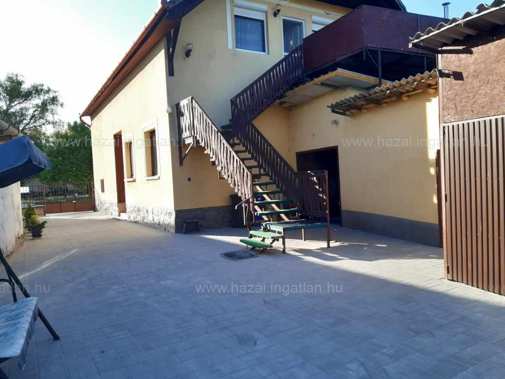 Eladó 2 generációs családi ház Nagykáta központi részén!