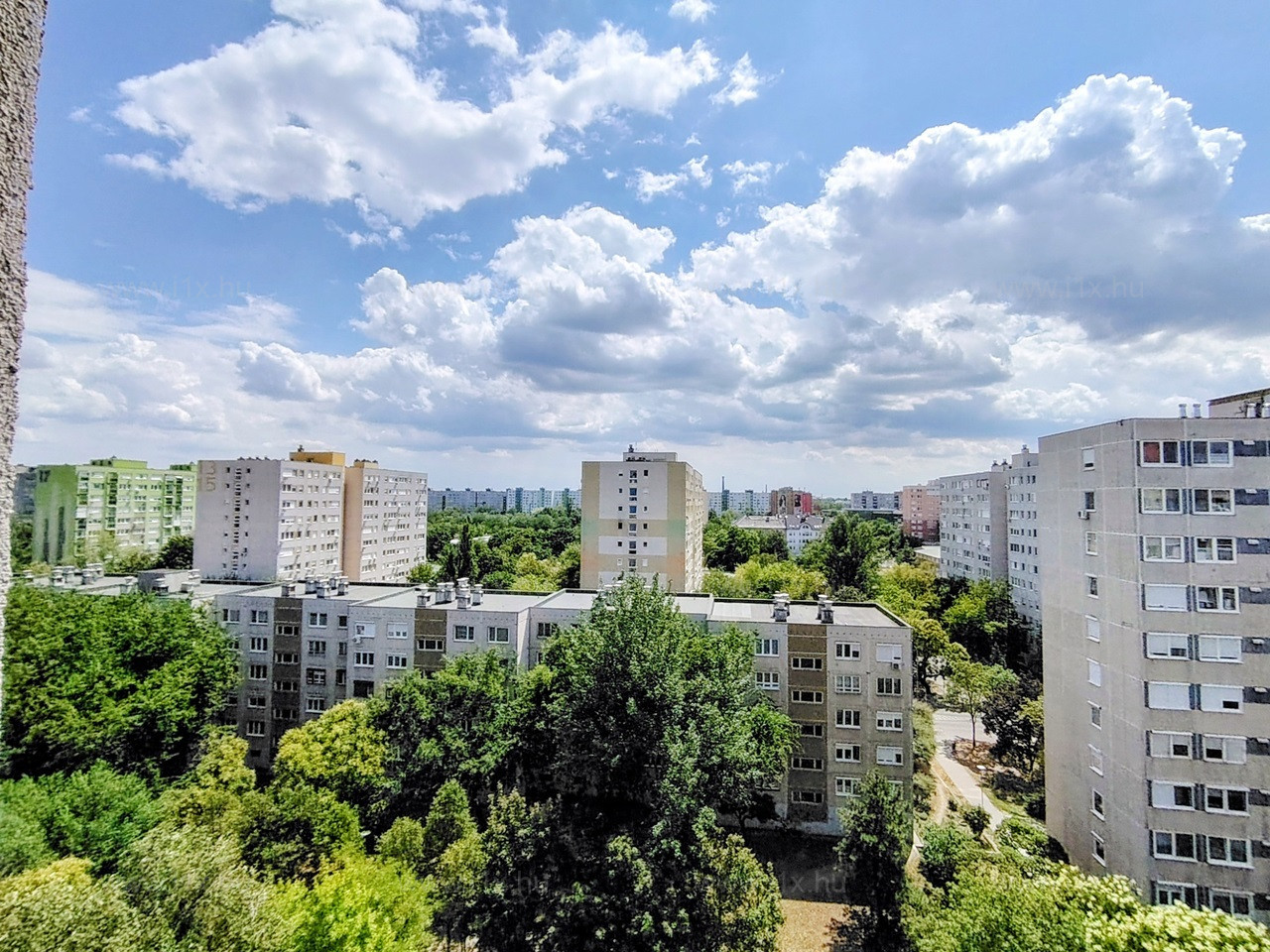 Eladó XIV., Zuglóban a Füredi úton egy 1+1 szobás 49 m2-es, erkélyes, panellakás!